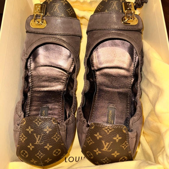Louis Vuitton Gray and Gold Flats with Monogram Design - Picture 1 of 3